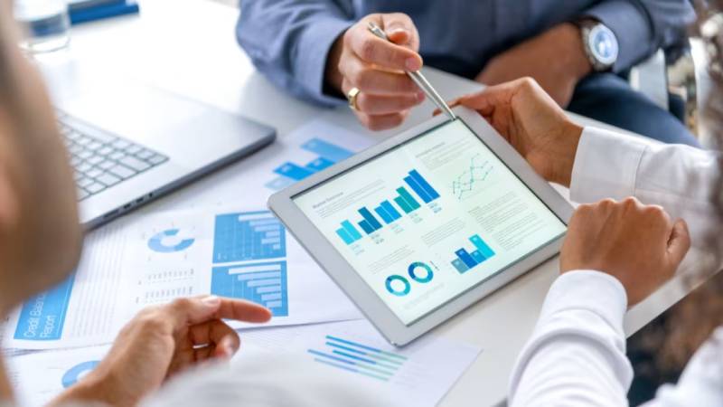 勉县软件开发:可穿戴设备在未来工业软件定制中的关键技术潜力